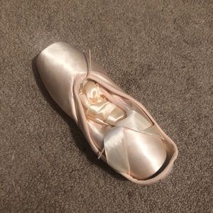 Pointe Shoes
